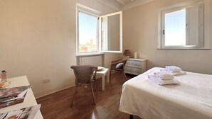 Unclassified image, 4 of 31, button - Dimora with a view of the Torre del Mangia (Siena)
