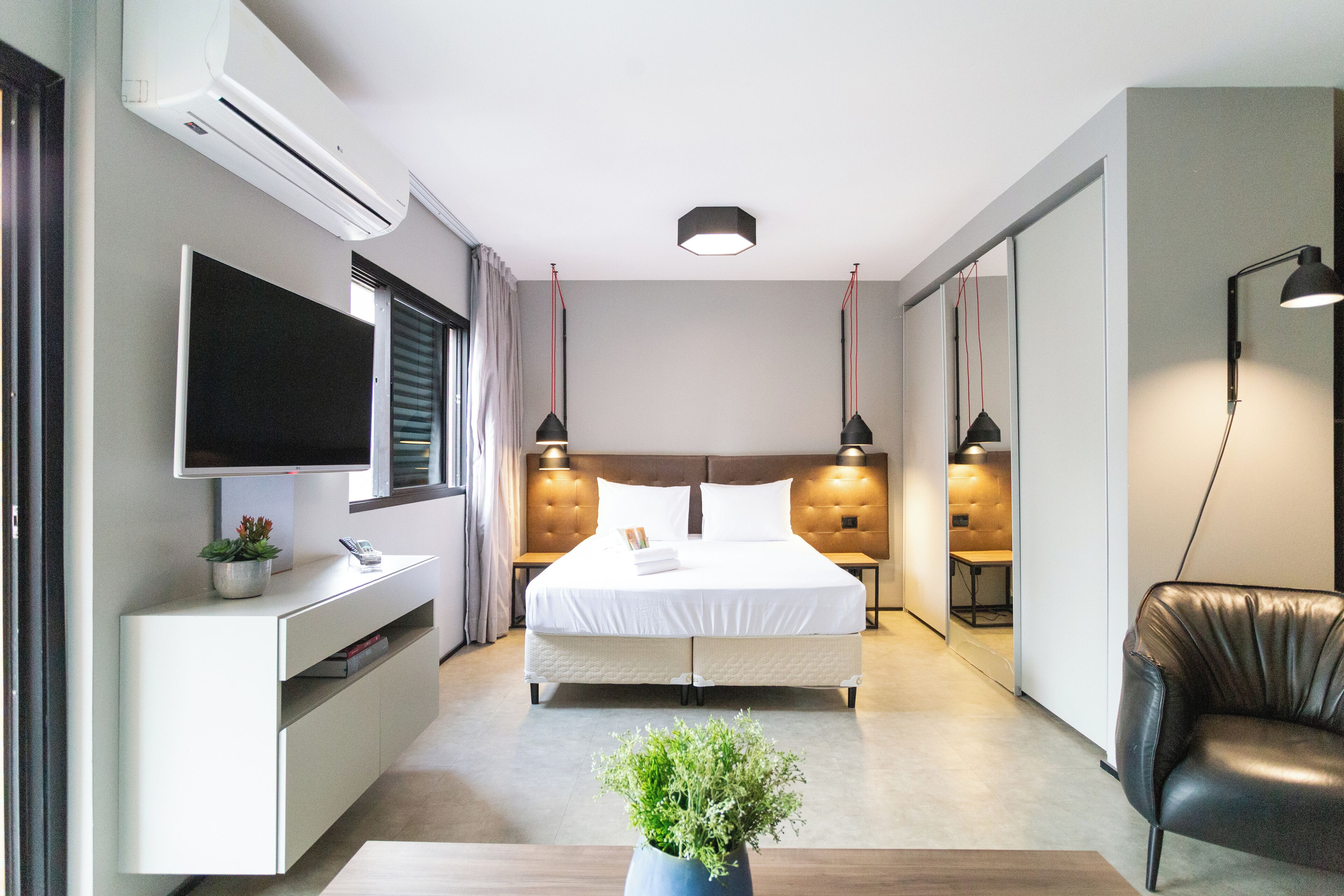 Studio | Blackout drapes, iron/ironing board, free WiFi