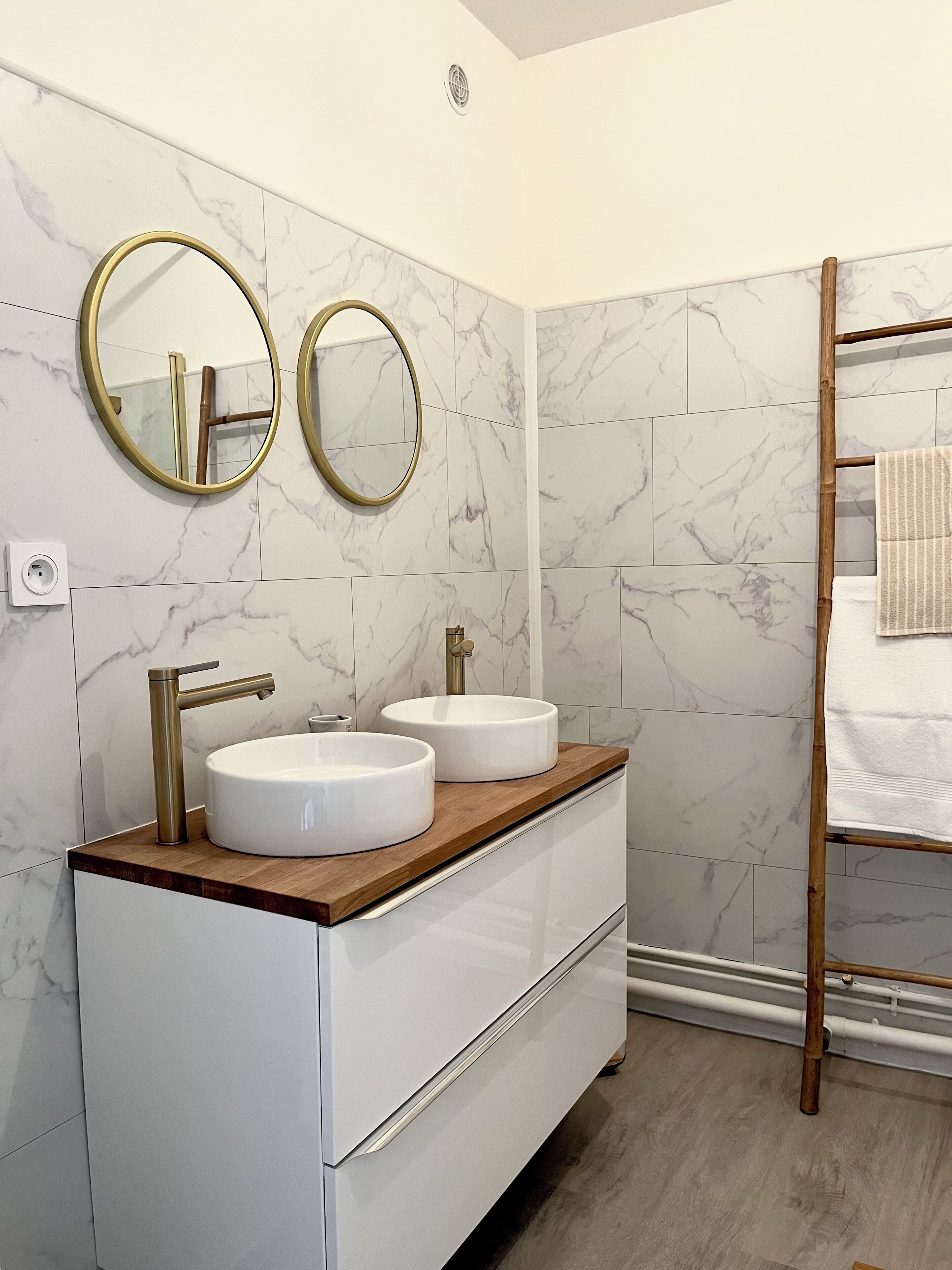 Hårtørrer, håndklæder, Sæbe, Toiletpapir