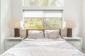 2 bedrooms, iron/ironing board, internet, bed sheets