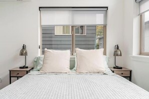 3 bedrooms, iron/ironing board, Internet, bed sheets
