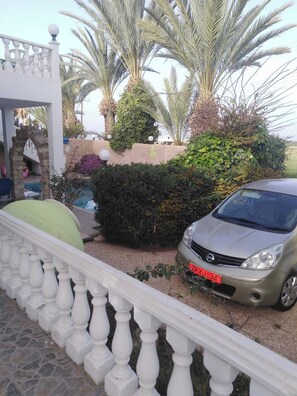 Property grounds - Very  private 3bdr villa in  coral bay , close to all amenities and beach,strip. (Pegeia)