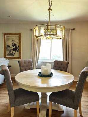 Dining - Snowbird-Ready 2BR/2BA – 55+ Community 6 Miles to Anna Maria Island Beaches (Bradenton)