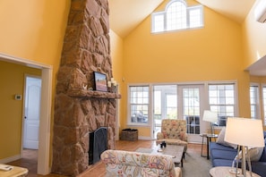 Smart TV, books - Yellow Beach House: Oceanfront PEI Retreat with Screened Porch & Beach Access (Stratford)