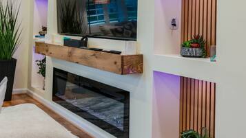 Smart TV, fireplace, stereo