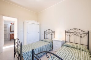 3 室のベッドルーム、アイロン / アイロン台、WiFi、ベッドシーツ