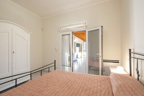 3 bedrooms, iron/ironing board, WiFi, bed sheets - Villa 'Corbezzolo' with Shared Pool, Wi-Fi and Air Conditioning (Galatone)