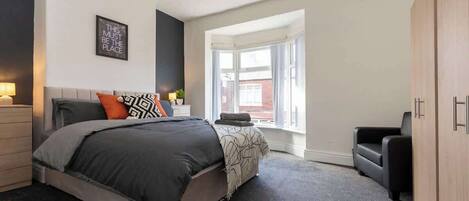 2 dormitorios, tabla de planchar con plancha, wifi y ropa de cama