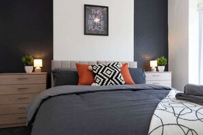 2 slaapkamers, een strijkplank/strijkijzer, wifi, beddengoed