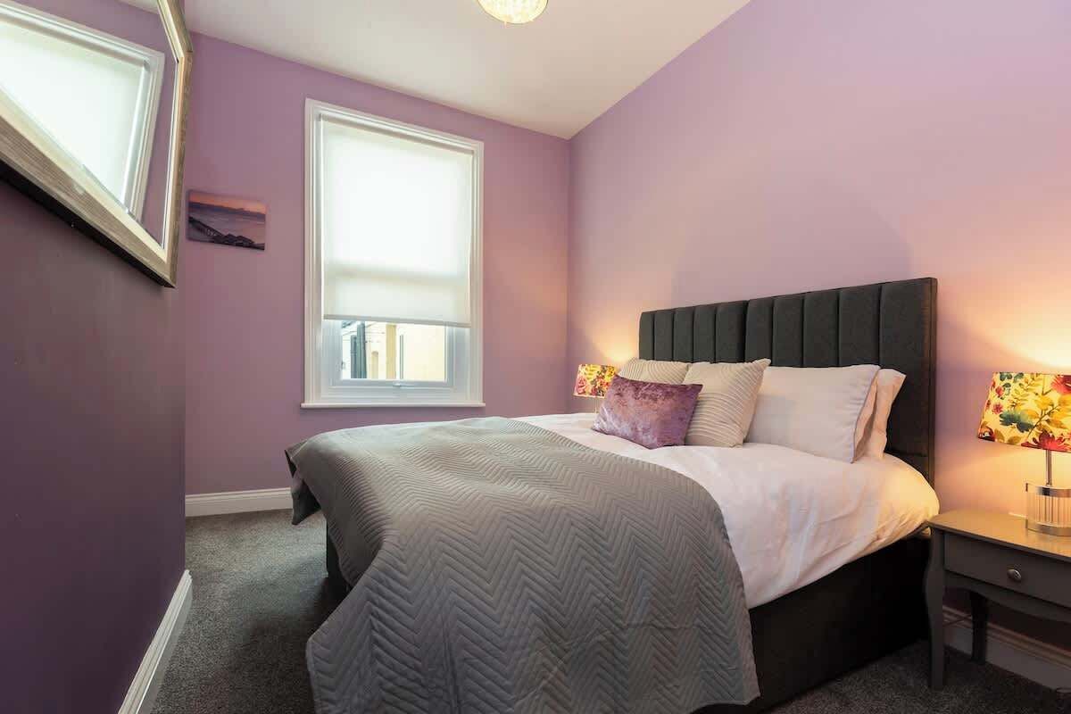 2 makuuhuonetta, silitysrauta/-lauta, Wi-Fi, vuodevaatteet