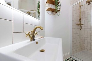 Chuveiro, secador de cabelo