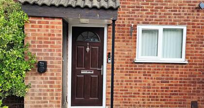 Willow Retreat - House in Burbage- Sleeps2- Garden