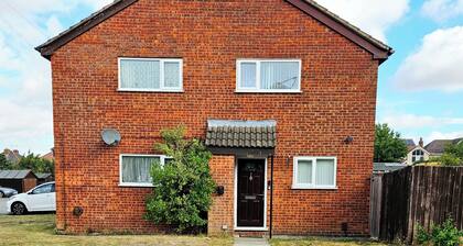 Willow Retreat - House in Burbage- Sleeps2- Garden