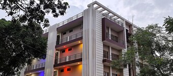 1-bedroom bed & breakfast in lovely Varanasi with AC
