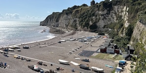 Una playa cerca