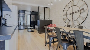 Apartment | Dining - Cosy Apartment - 1br/4p - Porte Saint-denis (Paris)