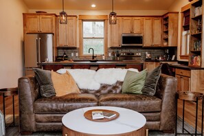 Smart-TV, peis og bøker