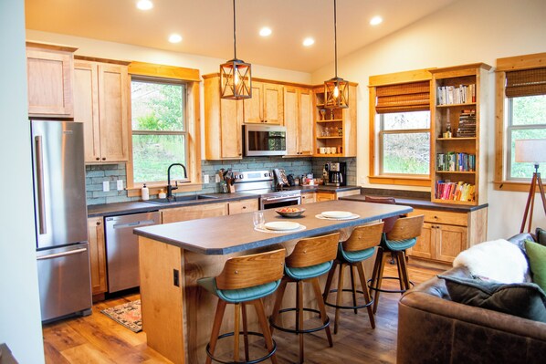 Refrigerador, microondas, horno y parrilla de estufa 