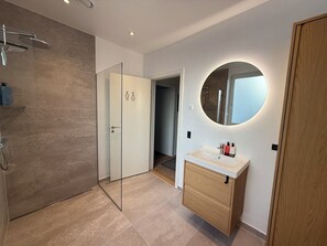 Shower, hair dryer, towels, toilet paper