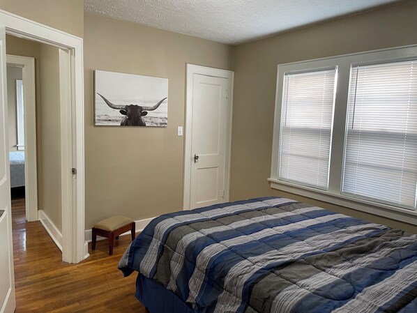 3 bedrooms, iron/ironing board, Internet, bed sheets