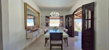 Basic Villa | Dining