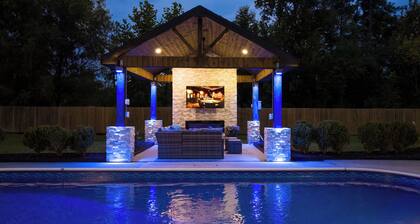 The Gambler: Luxe Pool, Pool Table, Gazebo W/70'' TV, Fast WiFi & Casino Nearby