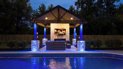 The Gambler: Luxe Pool, Pool Table, Gazebo W/70'' TV, Fast WiFi & Casino Nearby