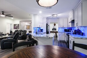 Microwave, oven, stovetop, dishwasher - The Gambler: Luxe Pool, Pool Table, Gazebo W/70'' TV, Fast WiFi & Casino Nearby (Lake Charles)