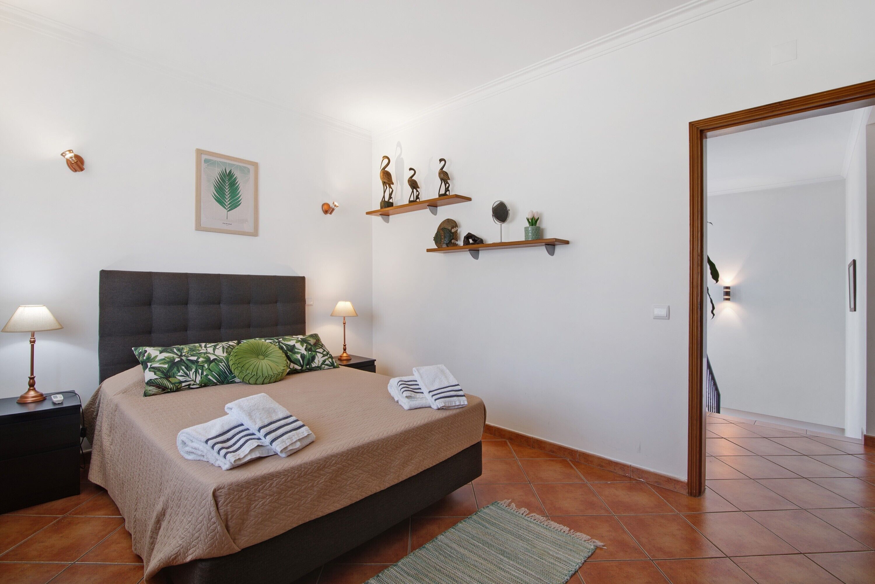 4 室のベッドルーム、アイロン / アイロン台、WiFi、ベッドシーツ