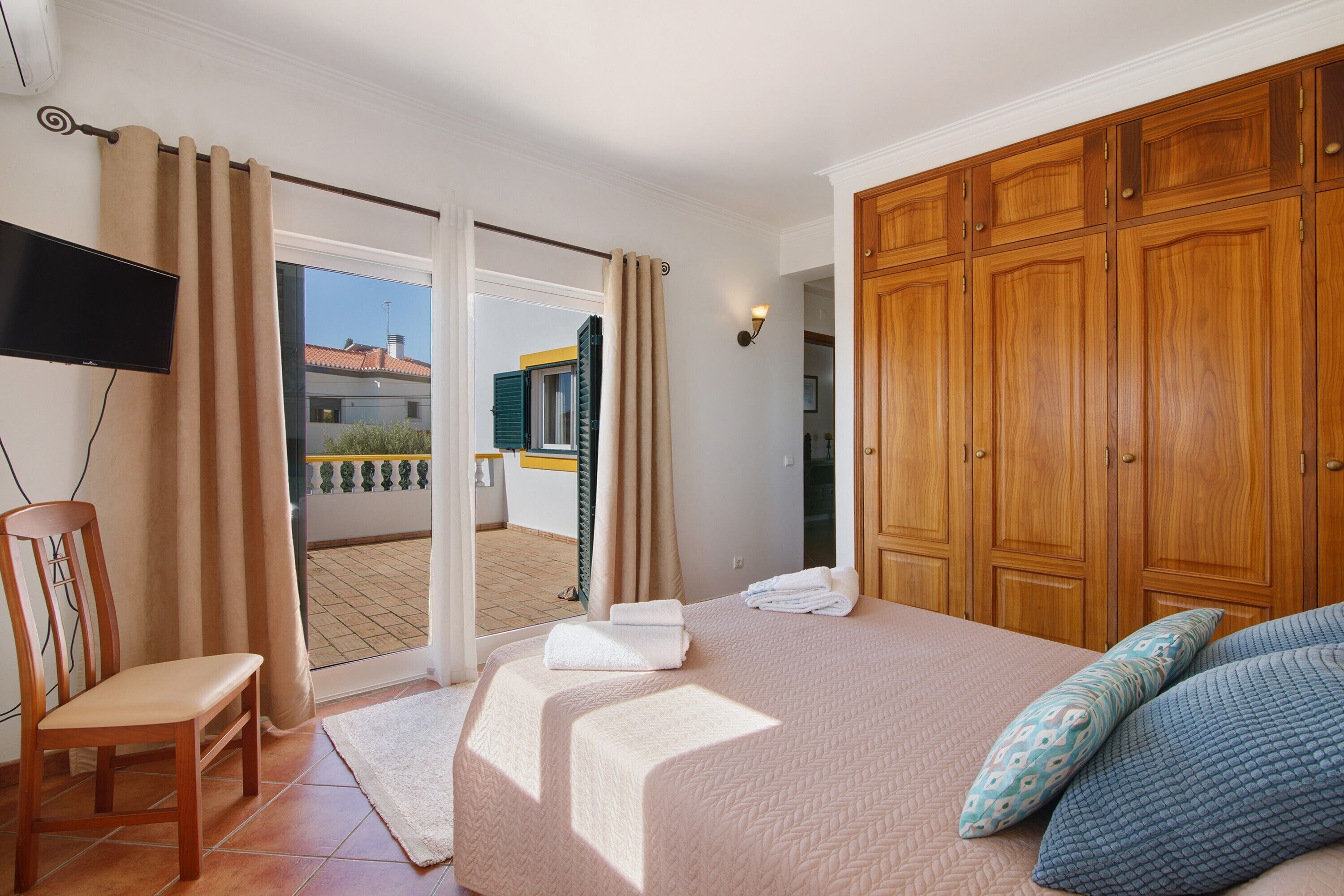 4 chambres, fer et planche à repasser, Wi-Fi, draps fournis