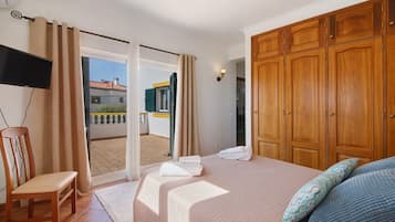 4 chambres, fer et planche Ă repasser, Wi-Fi, draps fournis