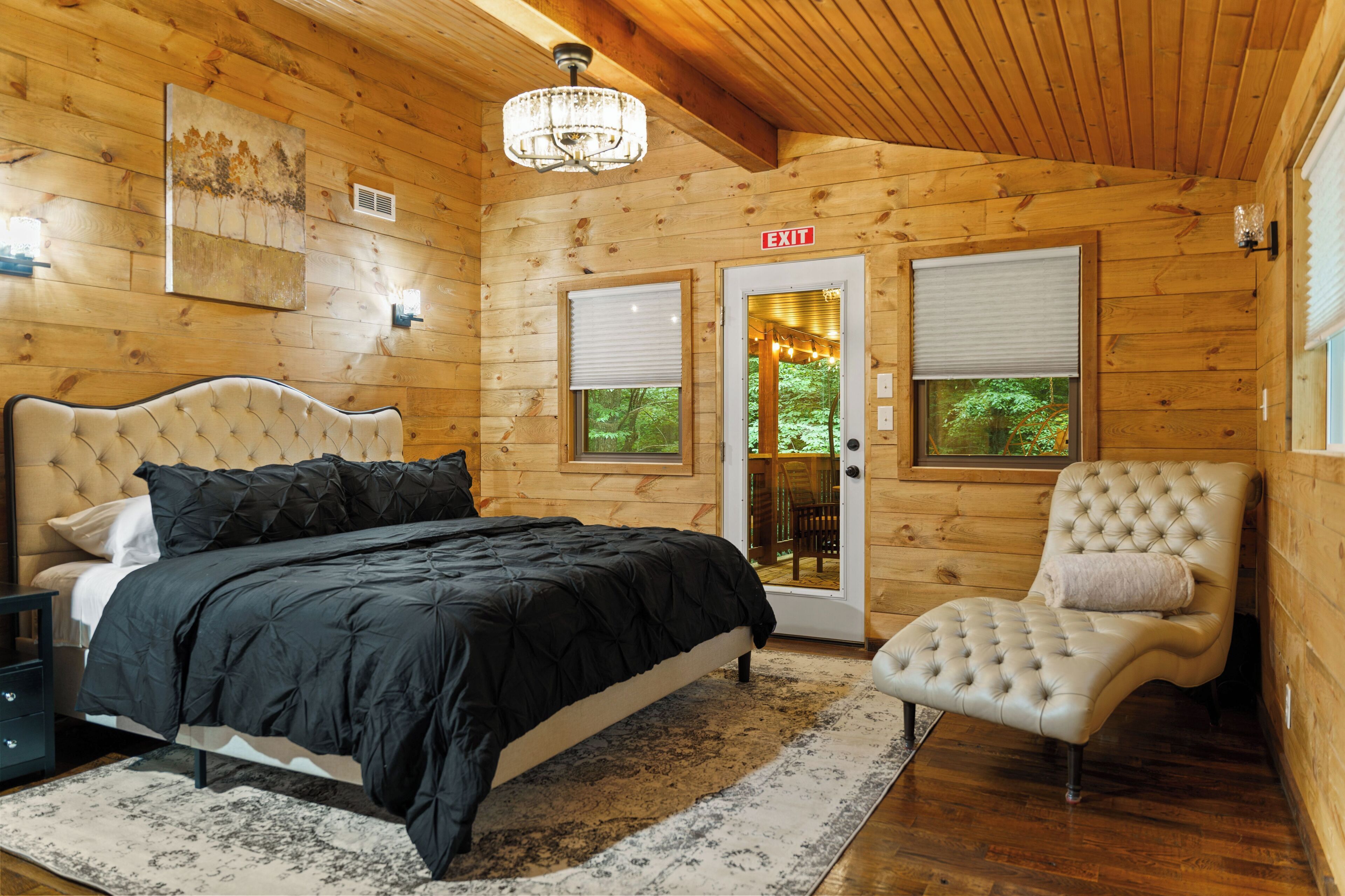 3 slaapkamers, een strijkplank/strijkijzer, reisbedje, gratis wifi