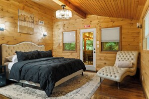 3 habitaciones, tabla de planchar con plancha y cuna de viaje