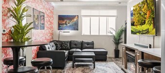 Denver Group Compound: Sleeps 30! Game Rooms, Hot Tub, Private Chef + ShuttleVan