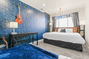 6 bedrooms, desk, iron/ironing board, travel cot - Denver Group Compound: Sleeps 30! Game Rooms, Hot Tub, Private Chef + ShuttleVan (Denver)