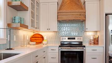 House, Multiple Beds (Villa Laguna) | Private kitchen