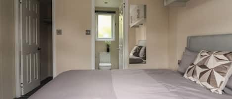 2 bedrooms, individually decorated, individually furnished, free WiFi