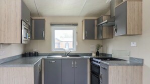 Fridge, microwave, dishwasher, toaster - Meadows Park 3 (Hull)