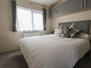 2 bedrooms, individually decorated, individually furnished, free WiFi