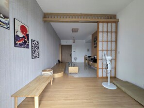 Deluxe Apartment, 2 Bedrooms, City View | Living area