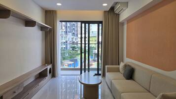 Deluxe Apartment, 3 Bedrooms, City View | Living area