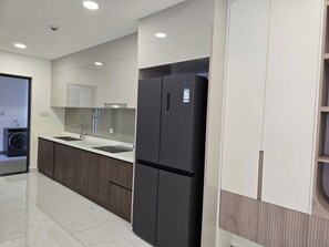 Căn hộ Deluxe, 3 phòng ngủ, quang cảnh thành phố | Bếp riêng | Tủ lạnh, lò vi sóng, bếp nấu, ghế cao cho trẻ em 