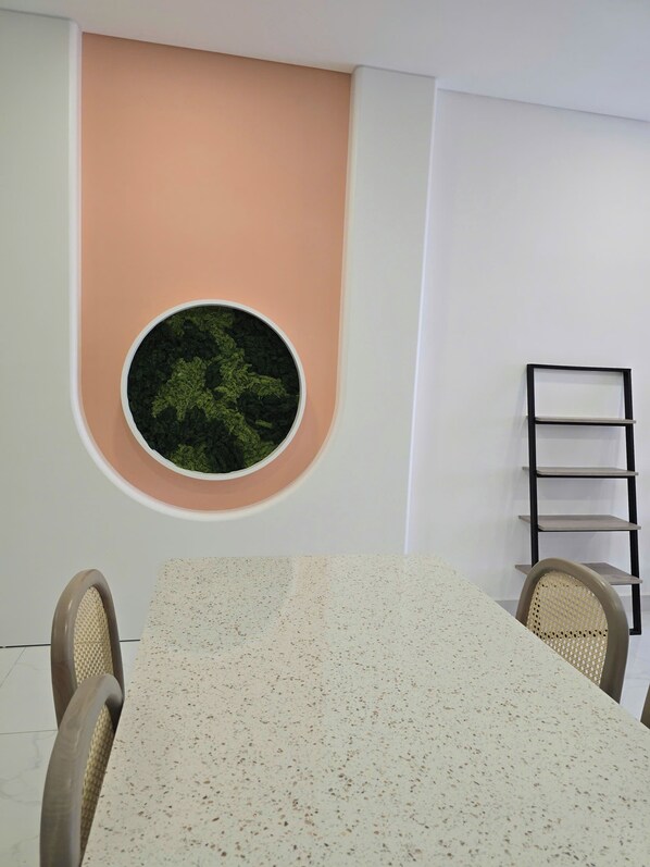 Deluxe Apartment, 3 Bedrooms, City View | Private kitchen