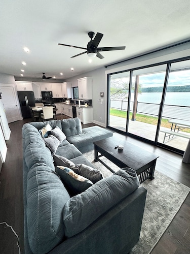 Beautiful new 2-bedroom house on the west side of Possum Kingdom.