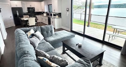 Beautiful new 2-bedroom house on the west side of Possum Kingdom.