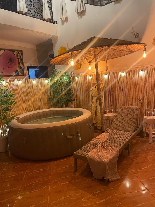 Indoor spa tub