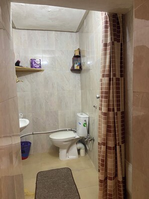 Shower, hair dryer, towels, soap - Riad Ms HolidaysPrivate Jacuzzi, Marrakech (Marrakech)