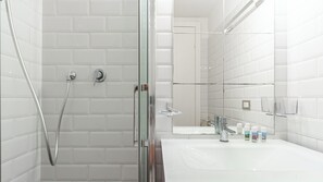 Shower, hair dryer, towels - Italianway Comfort - Paoli 2 D (Milano)