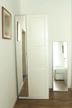 1 slaapkamer, een strijkplank/strijkijzer, gratis wifi, beddengoed