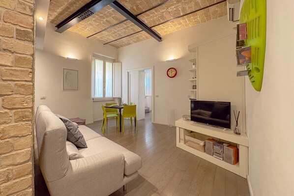 Unclassified image, 1 of 47, button